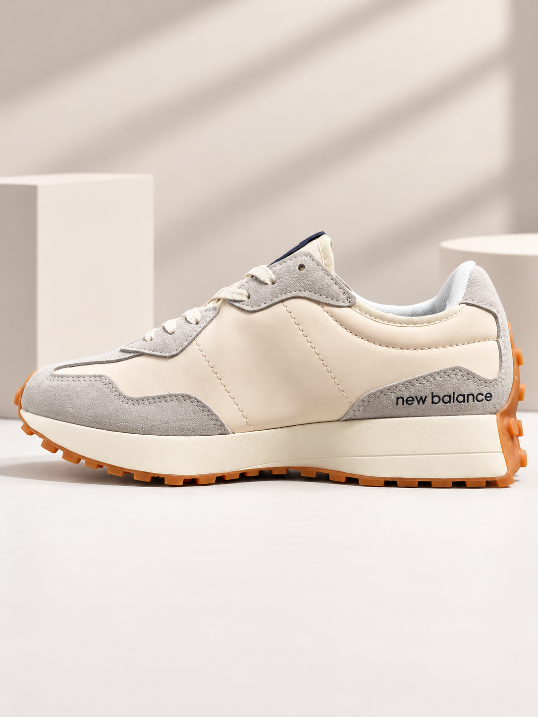 New Balance 574 – Beige & Bleu Marine