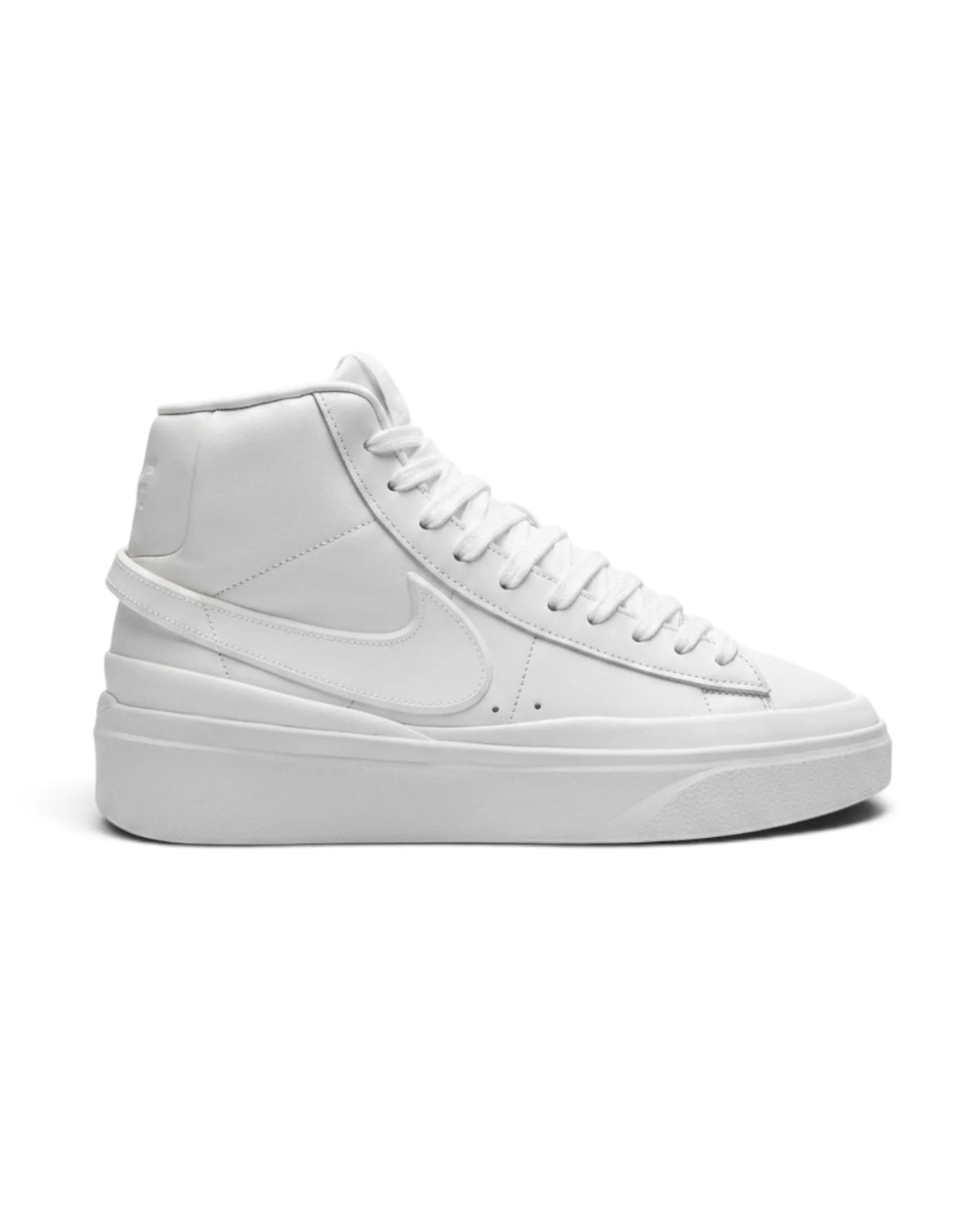 Nike Blazer Phantom Mid entièrement blanches.