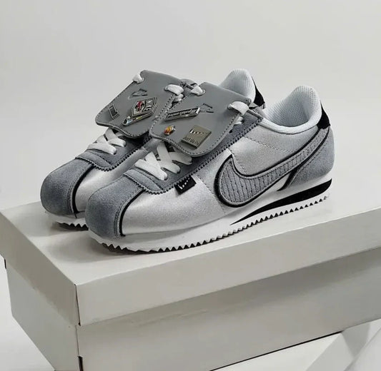Nike Cortez Premium Gris & Blanc – Sneaker Rétro au Style Distinctif