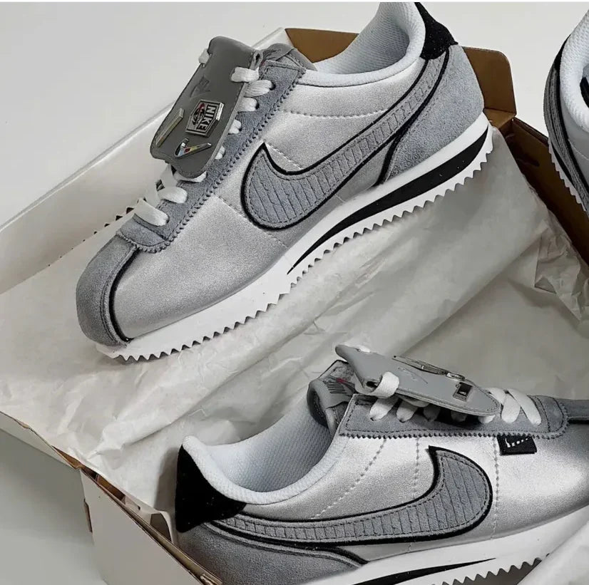 Nike Cortez Premium Gris & Blanc – Sneaker Rétro au Style Distinctif